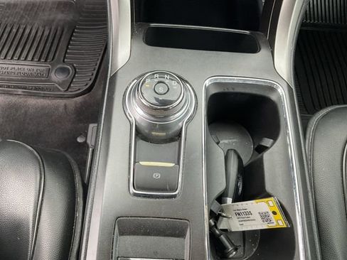 Used 2017 Ford Fusion SE w/ Fusion SE Technology Package FWD image 22