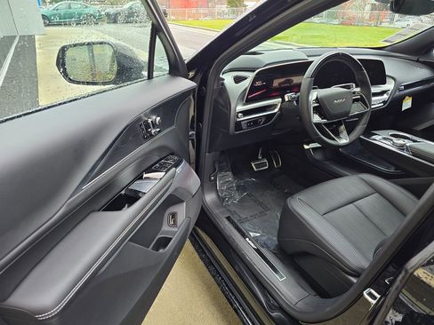 New 2026 Cadillac Lyriq V image 19