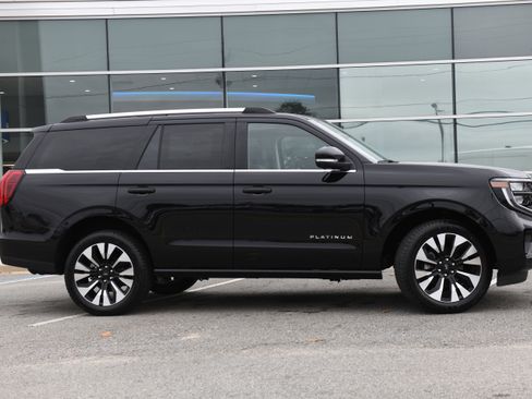 New 2025 Ford Expedition Platinum w/ Driver's Package image 3
