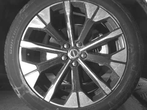 Used 2025 Nissan Rogue SV image 15