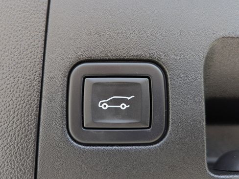 Used 2024 Cadillac XT4 Premium Luxury image 18