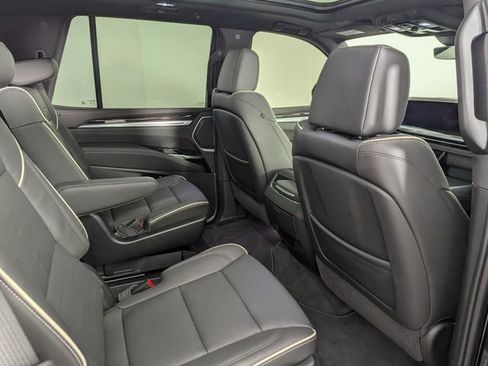 Used 2025 Cadillac Escalade Premium Luxury image 22