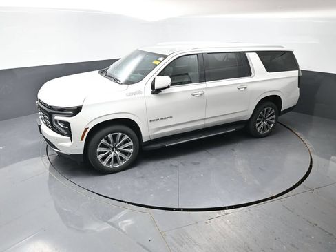 Used 2025 Chevrolet Suburban High Country AWD/4WD image 47