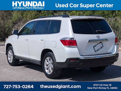 Used 2011 Toyota Highlander SE w/ Tow Pkg FWD image 3