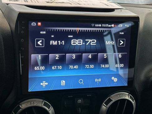Used 2017 Jeep Wrangler Unlimited Sahara w/ Connectivity Group AWD/4WD image 20