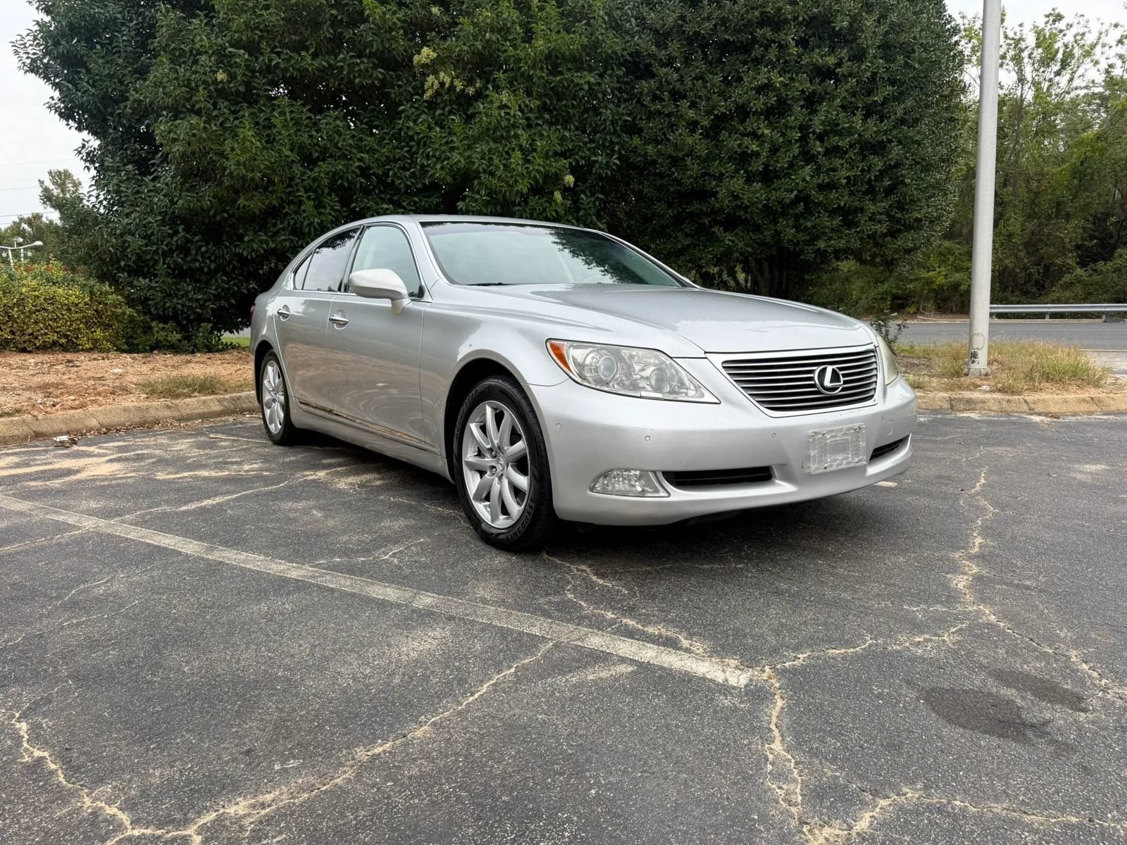 Used 2009 Lexus LS 460 AWD w/ Comfort Seating Pkg image 2