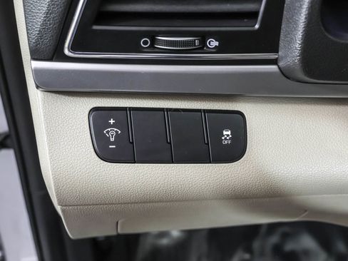 Used 2017 Hyundai Elantra SE image 25