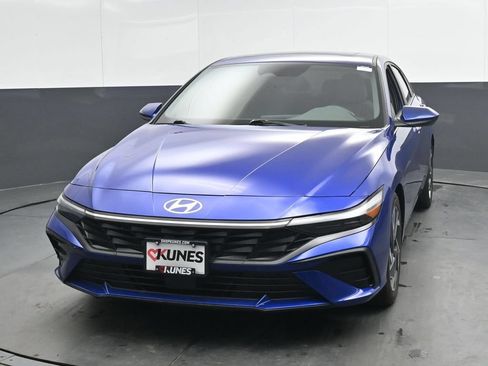 Used 2025 Hyundai Elantra SEL FWD image 6