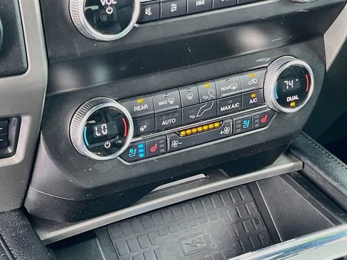 Used 2019 Ford Expedition XLT w/ Equipment Group 202A RWD image 19