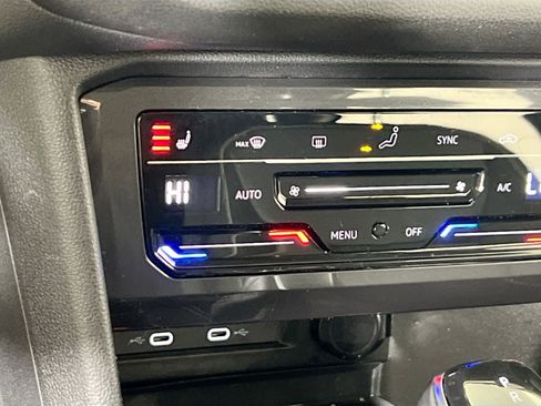 Used 2023 Volkswagen Tiguan SE image 19