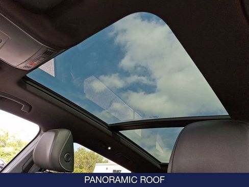 Used 2021 Volkswagen Tiguan SEL Premium R-Line image 16