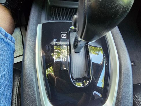Used 2016 Nissan Rogue SL AWD/4WD image 42