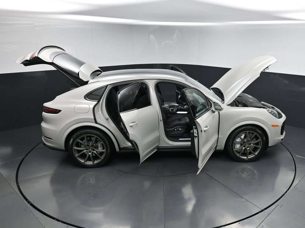 Used 2020 Porsche Cayenne Turbo AWD/4WD image 30