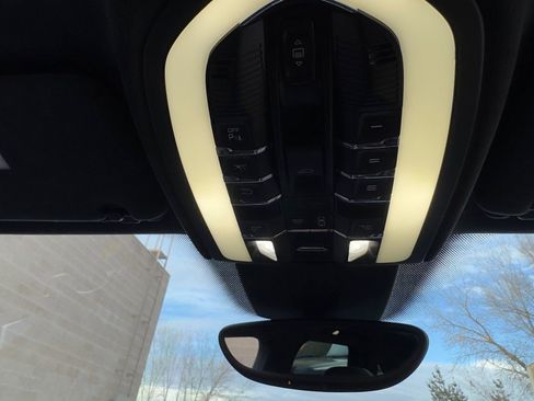 Used 2018 Porsche Cayenne Turbo image 36