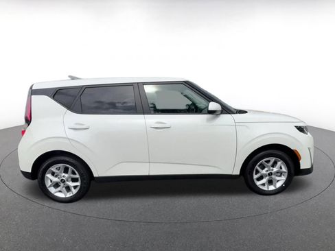 Used 2025 Kia Soul LX w/ LX Technology Package FWD image 16
