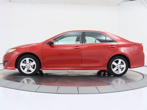 Used 2012 Toyota Camry SE image 2