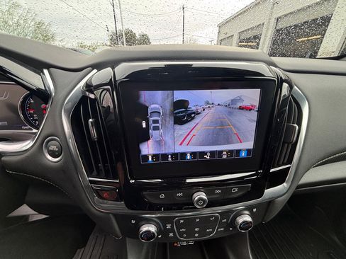 Used 2023 Chevrolet Traverse Premier image 9