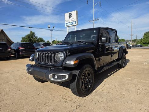 Used 2024 Jeep Gladiator Sport AWD/4WD image 3
