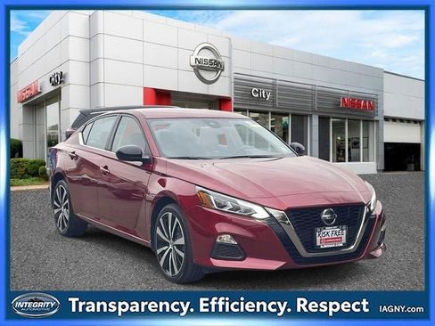 Certified 2022 Nissan Altima 2.5 SR image 1