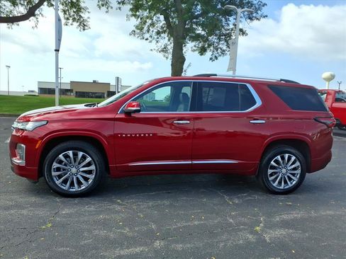 Used 2023 Chevrolet Traverse Premier FWD image 4