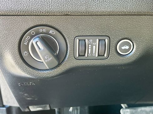 Used 2019 Chrysler 300 S w/ Safetytec Plus Group image 10