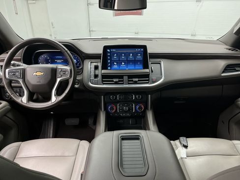 Used 2023 Chevrolet Suburban LT w/ Luxury Package image 4