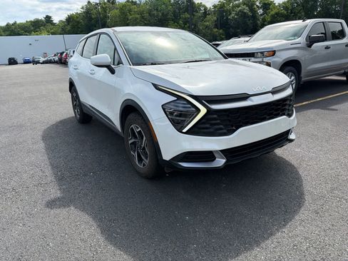 Used 2024 Kia Sportage LX AWD/4WD image 4