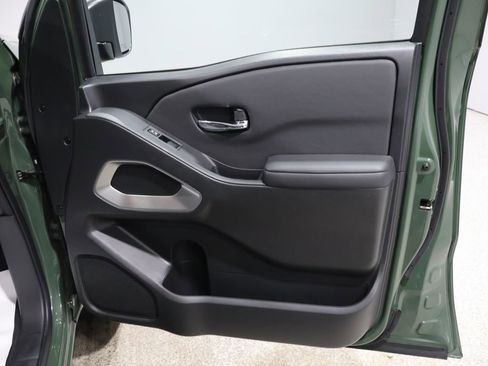 Used 2024 Nissan Frontier SV image 23