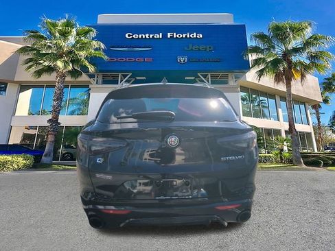 Used 2024 Alfa Romeo Stelvio Veloce image 5