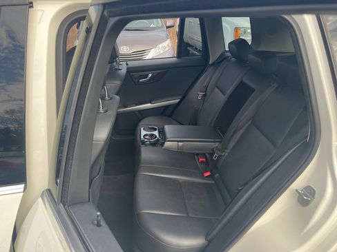 Used 2011 Mercedes-Benz GLK 350 4MATIC image 9
