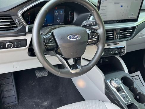 Used 2024 Ford Escape SE FWD image 3
