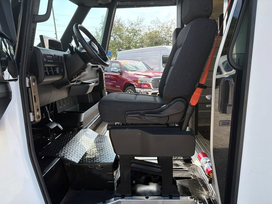Used 2024 Chevrolet Brightdrop 600 w/ Commercial Equipment Package AWD/4WD image 28