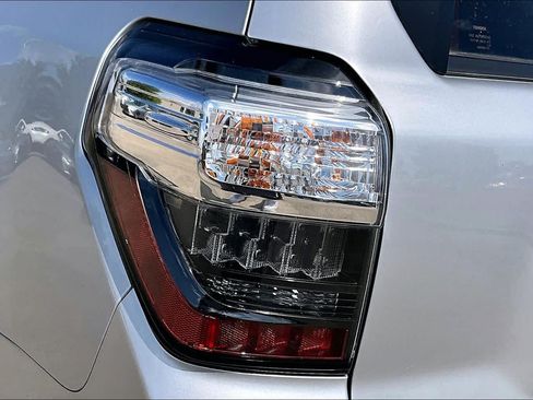 Used 2024 Toyota 4Runner Limited AWD/4WD image 27