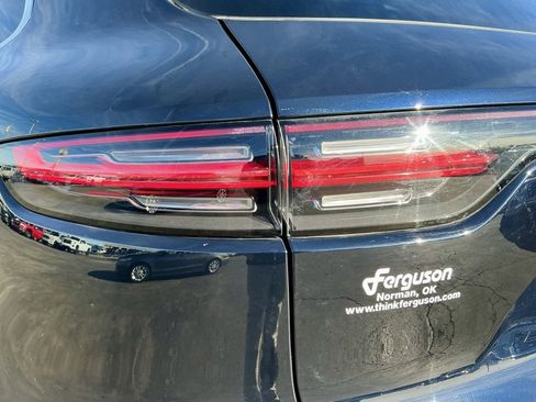 Used 2022 Porsche Cayenne Platinum Edition image 14