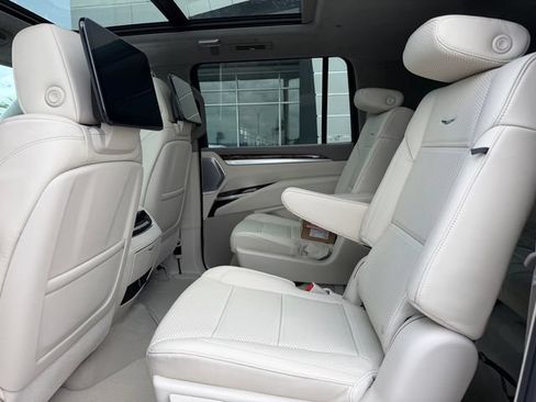 New 2026 Cadillac Escalade ESV Platinum Luxury AWD/4WD image 10