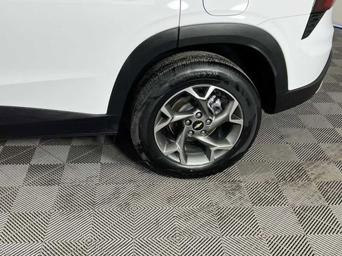 Used 2025 Chevrolet Trax LT w/ LT Convenience Package image 30