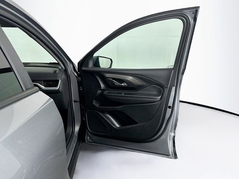 Used 2024 GMC Terrain SLE FWD image 30