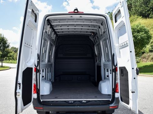 Used 2024 Mercedes-Benz Sprinter 2500 image 22