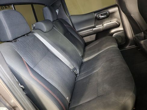 Used 2019 Toyota Tacoma TRD Off-Road image 31