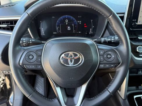 Used 2025 Toyota Corolla Cross XLE FWD image 16