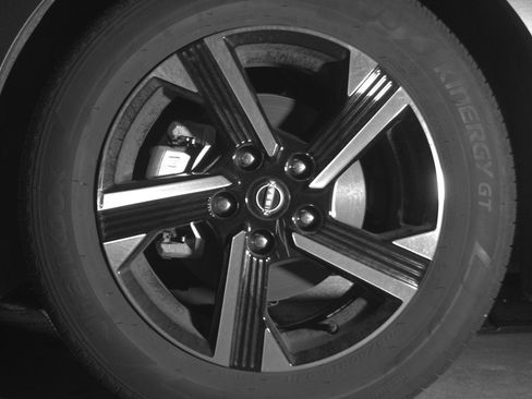 Used 2025 Nissan Sentra SV image 12