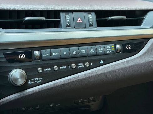 Certified 2021 Lexus ES 350 w/ Premium Package FWD image 31