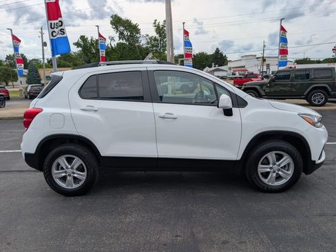 Used 2022 Chevrolet Trax LT w/ LT Convenience Package AWD/4WD image 6