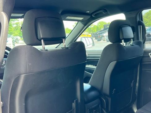 Used 2019 Jeep Grand Cherokee Laredo AWD/4WD image 30