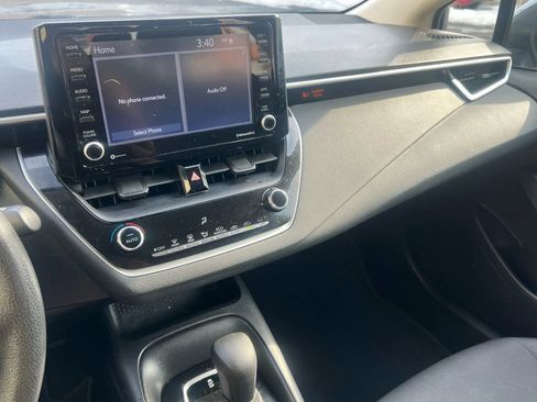 Used 2022 Toyota Corolla LE image 17