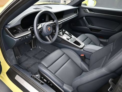 Certified 2025 Porsche 911 Carrera RWD image 4