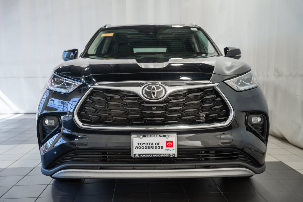 Used 2021 Toyota Highlander Platinum AWD/4WD image 2
