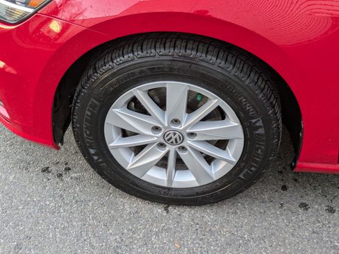 Used 2019 Volkswagen Golf S w/ Driver Assistance Package image 11