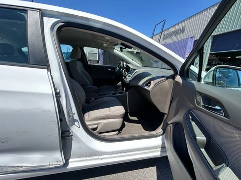 Used 2017 Chevrolet Cruze LS image 12