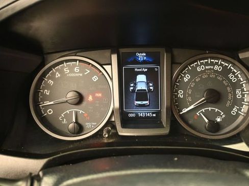 Used 2019 Toyota Tacoma TRD Sport AWD/4WD image 19